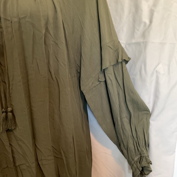 Aveology Tunic Top. Plus Size 26/28.  Olive Green.  Long Sleeve. - Picture 5 of 6